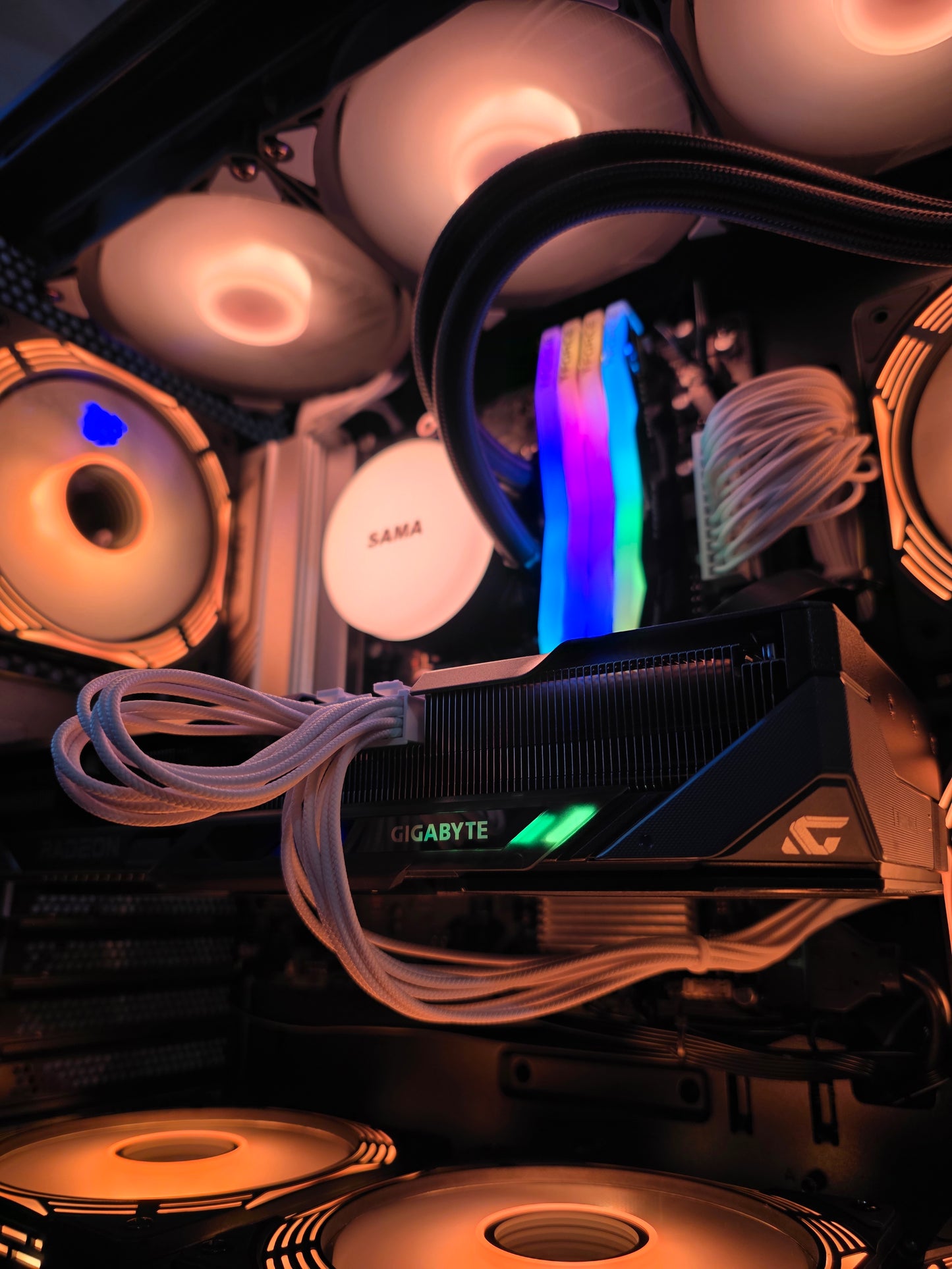 Computadora Gaming RX9070 16 GB/ RYZEN 9 7900,32 GB RAM, 2 TB SSD