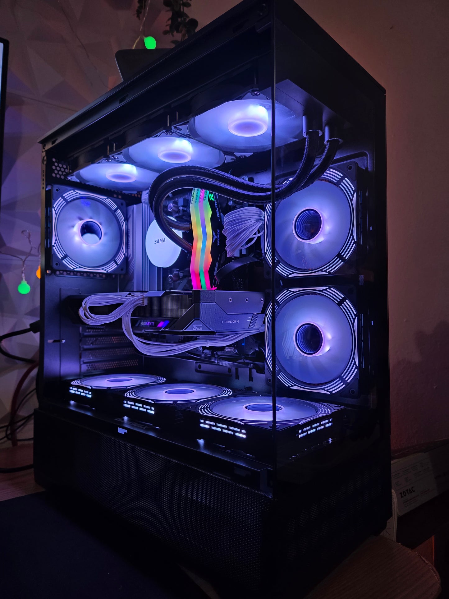 Computadora Gaming RX9070 16 GB/ RYZEN 9 7900,32 GB RAM, 2 TB SSD