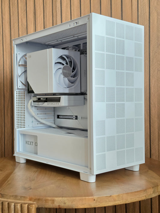 ❄️ MEGA COMBO WHITE ICE – RTX 5060 / Ryzen 5 9600X / 32GB DDR5 / 2K 180Hz + TECLADO + MOUSE + SPEAKERS + MICRÓFONO ❄️