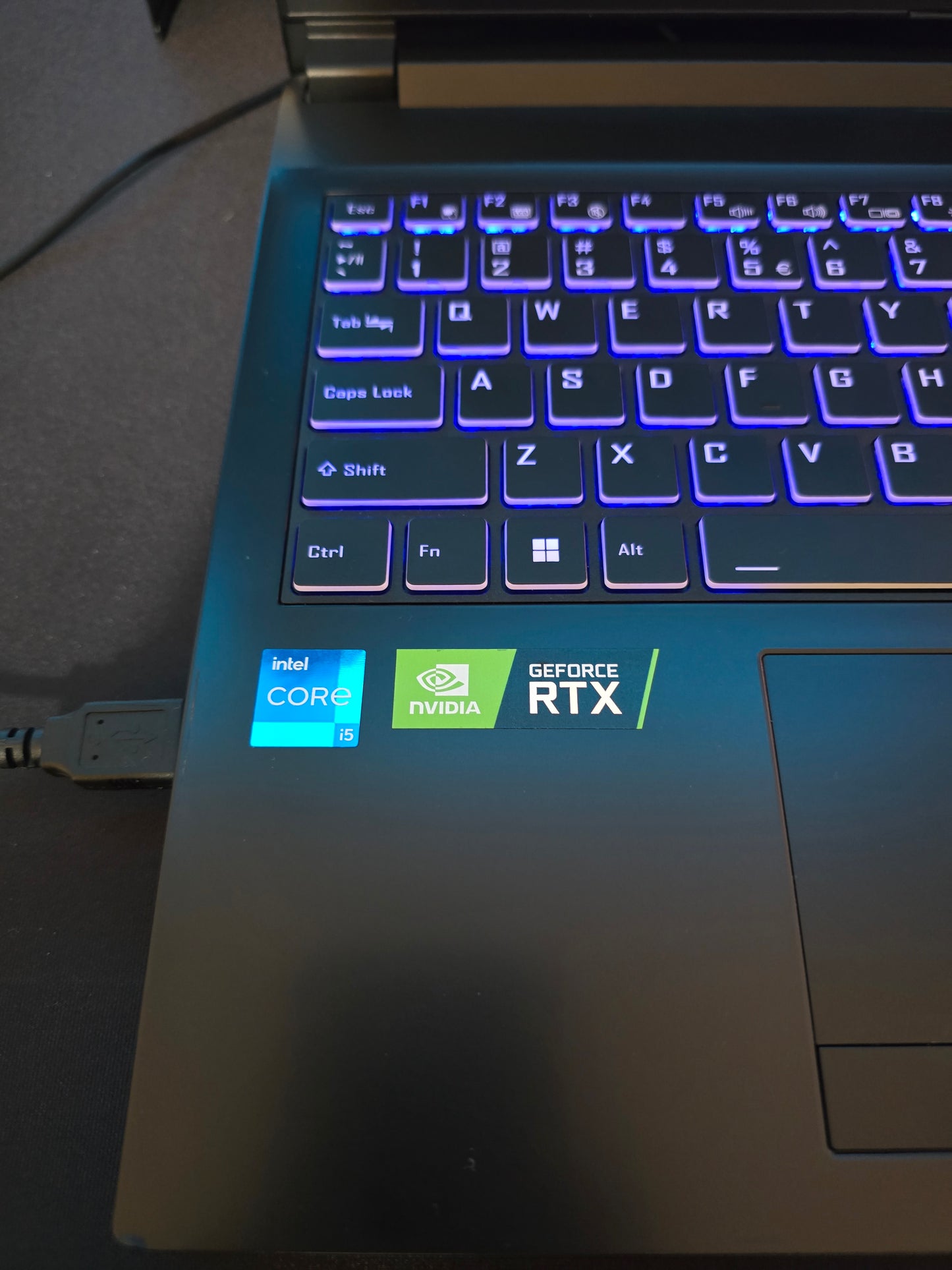 Laptop Gaming Gigabyte G5 KD RTX 3060, 32 GB RAM, 1.5 TB ( Remanufacturada)