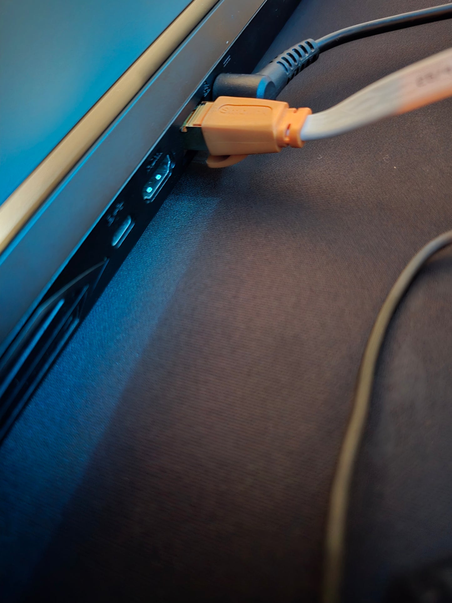 Laptop Gaming Gigabyte G5 KD RTX 3060, 32 GB RAM, 1.5 TB ( Remanufacturada)