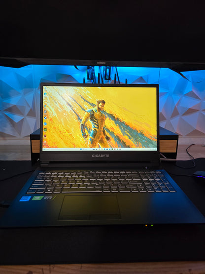 Laptop Gaming Gigabyte G5 KD RTX 3060, 32 GB RAM, 1.5 TB ( Remanufacturada)