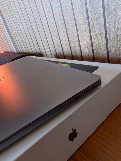 MacBook Pro 16” 2019 i7 + Radeon 5300M 4GB 🔥 16GB RAM 512GB SSD | 9/10 + Caja